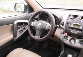 Подержанный автомобиль Toyota RAV4 2008 года (19 фото)