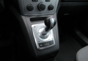 Подержанный автомобиль Opel Zafira Compactvan 2011 года (15 фото)