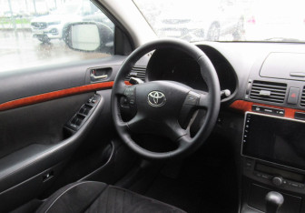 Подержанный автомобиль Toyota Avensis Sedan 2008 года (11 фото)