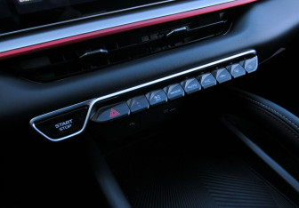 Подержанный автомобиль Geely Coolray 2024 года (17 фото)