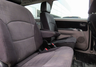 Подержанный автомобиль Mitsubishi Grandis 2007 года (11 фото)