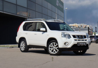 Подержанный автомобиль Nissan X-Trail 2012 года (3 фото)