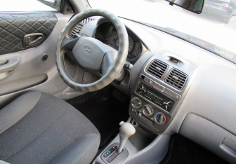 Подержанный автомобиль Hyundai Accent Sedan 2007 года (12 фото)