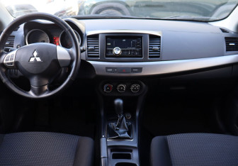 Подержанный автомобиль Mitsubishi Lancer Sedan 2008 года (12 фото)