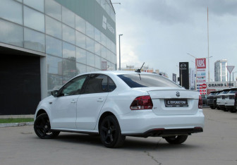 Подержанный автомобиль Volkswagen Polo Sedan 2017 года (7 фото)