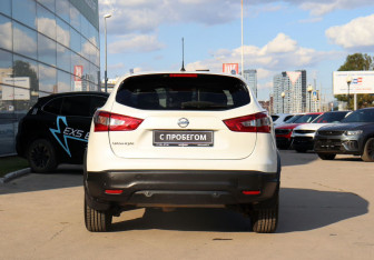 Подержанный автомобиль Nissan Qashqai 2016 года (6 фото)