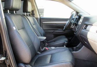 Подержанный автомобиль Mitsubishi Outlander 2012 года (10 фото)