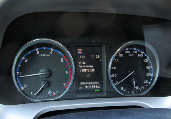 Подержанный автомобиль Toyota RAV4 2015 года (20 фото)