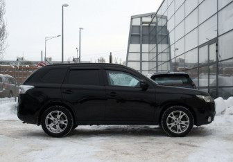 Подержанный автомобиль Mitsubishi Outlander 2012 года (4 фото)