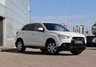 Подержанный автомобиль Mitsubishi ASX 2012 года (3 фото)