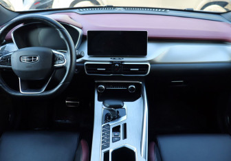 Подержанный автомобиль Geely Coolray 2023 года (14 фото)