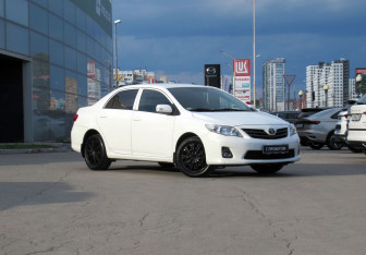 Подержанный автомобиль Toyota Corolla Sedan 2012 года (3 фото)