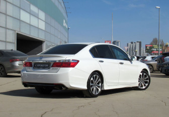 Подержанный автомобиль Honda Accord Sedan 2013 года (5 фото)