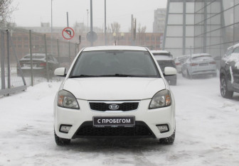 Подержанный автомобиль Kia Rio Hatchback 2009 года (2 фото)