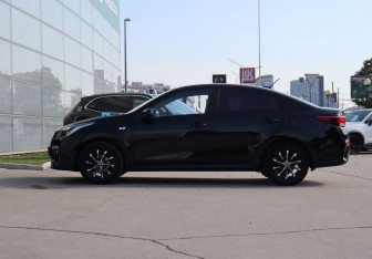 Подержанный автомобиль Kia Rio Sedan 2017 года (8 фото)