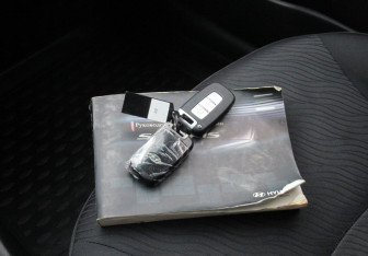 Подержанный автомобиль Hyundai Solaris Sedan 2011 года (19 фото)