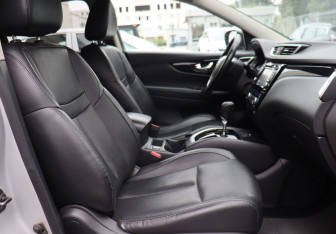 Подержанный автомобиль Nissan Qashqai 2017 года (10 фото)