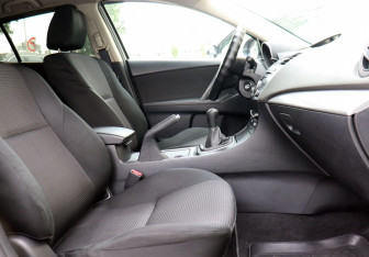 Подержанный автомобиль Mazda 3 Hatchback 2012 года (10 фото)