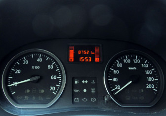 Подержанный автомобиль Renault Sandero 2014 года (16 фото)