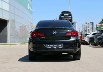 Подержанный автомобиль Opel Astra Sedan 2013 года (6 фото)