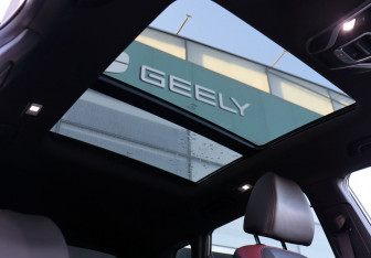 Подержанный автомобиль Geely Coolray 2023 года (16 фото)