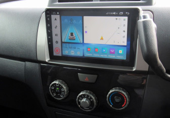 Подержанный автомобиль Toyota bB Compactvan 2011 года (15 фото)