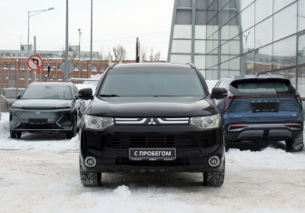 Подержанный автомобиль Mitsubishi Outlander 2012 года (2 фото)