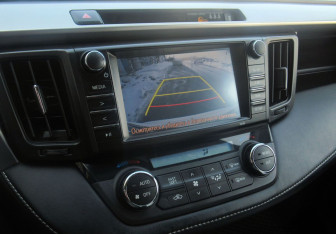 Подержанный автомобиль Toyota RAV4 2017 года (15 фото)