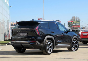 Подержанный автомобиль Geely Atlas 2024 года (5 фото)