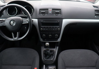 Подержанный автомобиль Skoda Yeti 2014 года (13 фото)