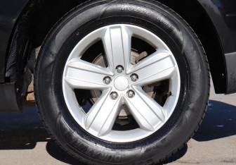 Подержанный автомобиль Geely Emgrand X7 2014 года (9 фото)