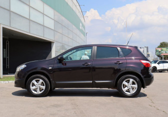 Подержанный автомобиль Nissan Qashqai 2011 года (8 фото)