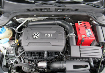 Подержанный автомобиль Volkswagen Jetta Sedan 2016 года (10 фото)