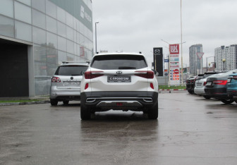Подержанный автомобиль Kia Seltos 2020 года (6 фото)