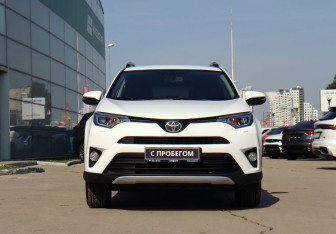 Подержанный автомобиль Toyota RAV4 2018 года (2 фото)