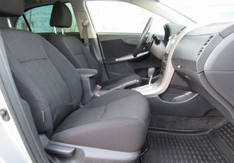 Подержанный автомобиль Toyota Corolla Sedan 2007 года (21 фото)