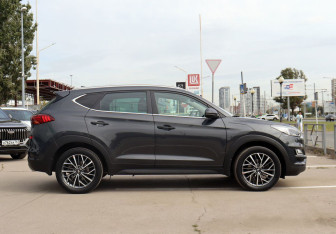 Подержанный автомобиль Hyundai Tucson 2020 года (4 фото)