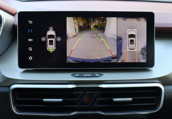 Подержанный автомобиль Geely Coolray 2023 года (17 фото)