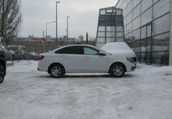 Подержанный автомобиль LADA (ВАЗ) Vesta Sedan 2017 года (4 фото)