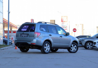 Подержанный автомобиль Subaru Forester Suv 2011 года (5 фото)