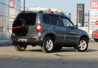 Подержанный автомобиль Chevrolet Niva 2014 года (5 фото)
