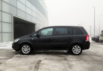 Подержанный автомобиль Opel Zafira Compactvan 2011 года (8 фото)