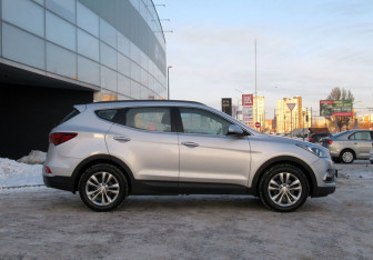 Подержанный автомобиль Hyundai Santa Fe 2017 года (4 фото)