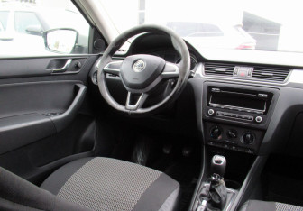 Подержанный автомобиль Skoda Rapid Liftback 2014 года (12 фото)