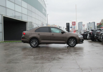 Подержанный автомобиль Skoda Rapid Liftback 2021 года (4 фото)