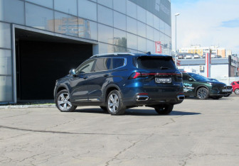 Подержанный автомобиль Geely Okavango 2023 года (7 фото)