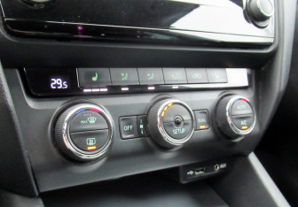 Подержанный автомобиль Skoda Octavia Liftback 2015 года (16 фото)