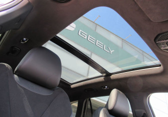Подержанный автомобиль Geely Monjaro 2024 года (21 фото)