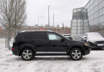 Подержанный автомобиль Mitsubishi Outlander 2008 года (4 фото)