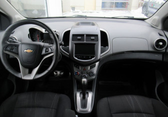 Подержанный автомобиль Chevrolet Aveo Sedan 2013 года (15 фото)
